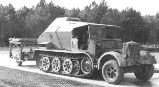 Imagine atasata: sd_Feuerleitpanzerfahrzeug_f_r_V_2_Raketen_na_podvozku_SdKfz_7_4.jpg