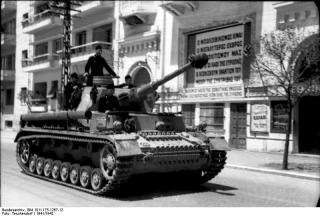 Imagine atasata: 00_1_Bundesarchiv_Bild_101I_175_1267_12_2C_Griechenland_2C_Panzer_IV_in_Hafenstadt.JPG