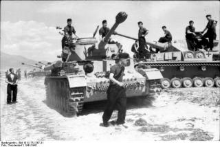 Imagine atasata: 00_1_Bundesarchiv_Bild_101I_175_1267_31_2C_Griechenland_2C_Panzer_IV.JPG