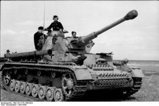 Imagine atasata: 00_1_Bundesarchiv_Bild_101I_175_1268_06A_2C_Griechenland_2C_Panzer_IV.JPG