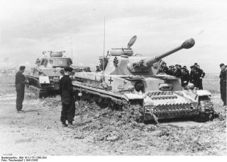 Imagine atasata: 00_1_Bundesarchiv_Bild_101I_175_1268_20A_2C_Griechenland_2C_Panzer_IV.JPG