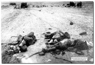 Imagine atasata: dead-romanian-soldiers-lake-barmatsak-stalingrad.jpg