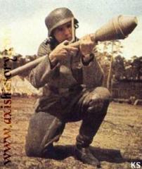 Imagine atasata: 070207_124183_soldier_panzerfaust.jpg