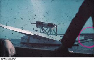 Imagine atasata: Bundesarchiv_N_1603_Bild_243_2C_Italienisches_Wasserflugzeug.jpg