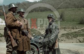 Imagine atasata: stock-photo-don-rostow-july-1942-kradmelder-with-romanian-infantry--22nd-panzer-division-204th-panzer-regiment-11650.jpg