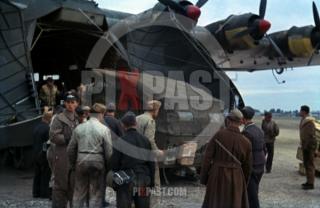 Imagine atasata: stock-photo-afrika-korp-horch-901-unloaded-from-messerschmitt-me-323-quotgigantquot-transport-plane--elaouiana-airport-tunisia-1942-12459.jpg