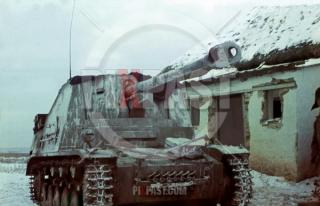 Imagine atasata: stock-photo-panzer--marder-ii--with-75-cm-pak-40-gun-don-tschir-1943-22nd-panzer-division-204th-panzer-regiment-white-camo-11652.jpg