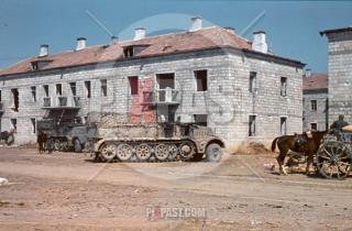 Imagine atasata: stock-photo-sdkfz9-famo-18-ton-halftrack-krim-crimea-kretsch-1942-22nd-panzer-division-204th-panzer-regiment-camo-11647.jpg