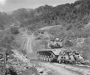 Imagine atasata: M26-pershing-hongchon-korea.gif