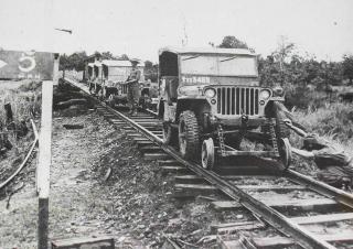 Imagine atasata: Rail road jeeps, Burma 1944. Via - Ranworthray.jpg