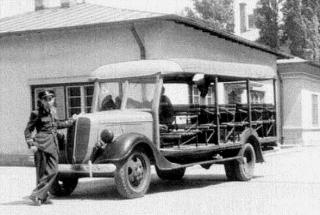 Imagine atasata: Autobuz_Ford_model_1936__001.jpg