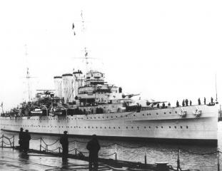 Imagine atasata: HMS_London.jpg