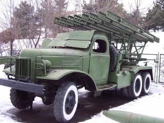 Imagine atasata: BM-13-16_on_a_ZiS-151_chassis_in_a_museum_in_Chisinau,_Moldova_2.jpg