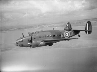 Imagine atasata: American_Aircraft_in_RAF_Service_1939-1945-_Lockheed_L-214_and_L-414_Hudson._CH996.jpg