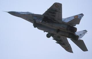 Imagine atasata: mig2957avfly.jpg