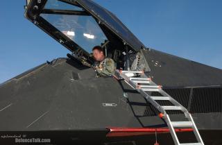 Imagine atasata: USAF_F_117nighthawk22.jpg