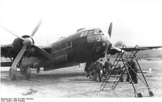 Imagine atasata: Bundesarchiv_Bild_101I_668_7164_35A_2C_Flugzeug_Heinkel_He_177.jpg