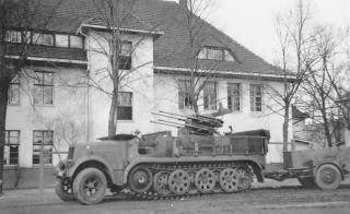 Imagine atasata: sdkfz_7_1_with_a_2_cm_Flakvierling_38_L_65.jpg