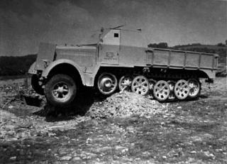 Imagine atasata: halftrack_sdkfz_7_5.jpg