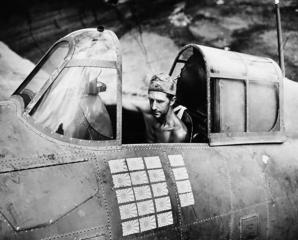 Imagine atasata: F4F_Wildcat_Sgt._R.W.Greenwood_in_cockpit_Henderson_Field_Guadalcanal.jpg