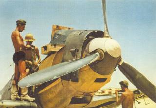 Imagine atasata: Bf 109E JG27 Amourers reloading Gazala North Africa 1941.jpg