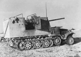 Imagine atasata: Damaged_SdKfz_6-3_at_El_Alamein2_1942.jpg