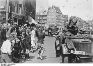 Imagine atasata: 1940Amsterdam-dam square.jpg